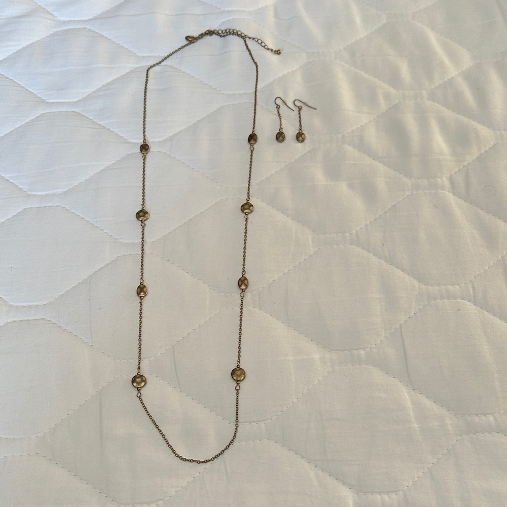 Elegant Gold Necklace and Earring Set